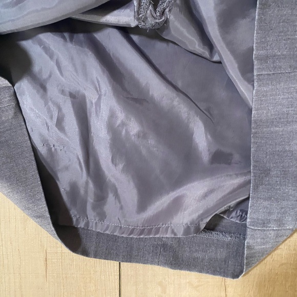 H&M Gray Pencil Skirt – Size 10 (Classic Waist Detail, Belt Loops) - Picture 8 of 8